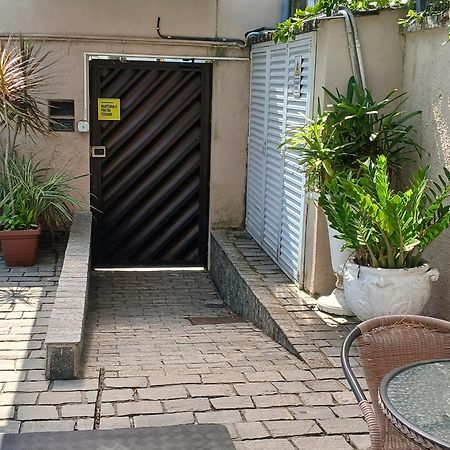 Pousada Parque Suites Estacionamento E Piscina Guaruja Exterior photo