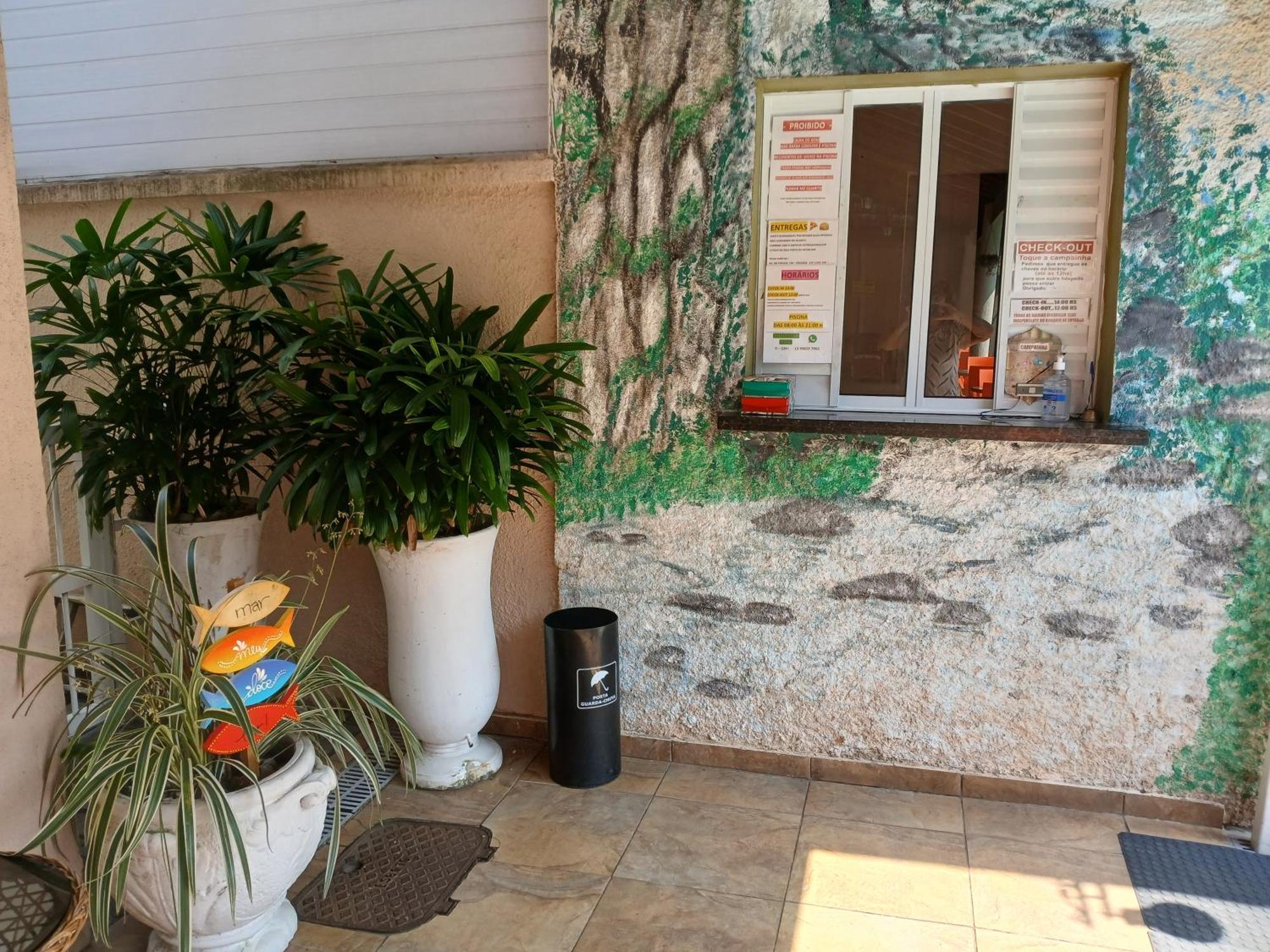Pousada Parque Suites Estacionamento E Piscina Guaruja Exterior photo